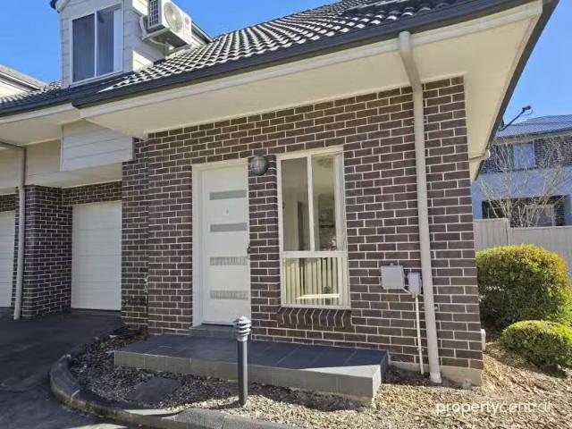 Unique 3 BR 4/38 Brisbane Street, OXLEY PARK Townhouse for ren.