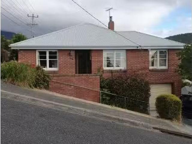 Just in! 3 BR 43 Washington Street, South Hobart House for ren.