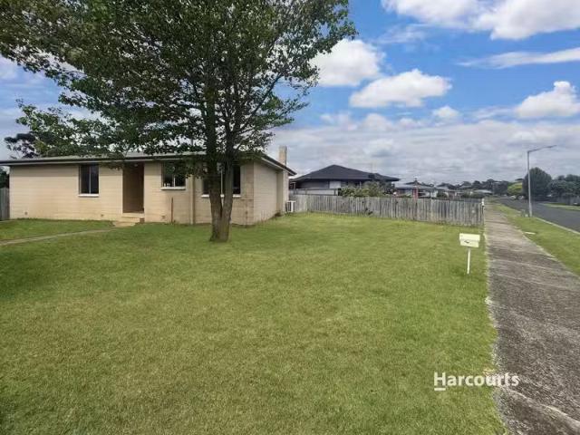 Rental! 3 BR 44 Chichester Drive, DEVONPORT, TAS 7310 House.