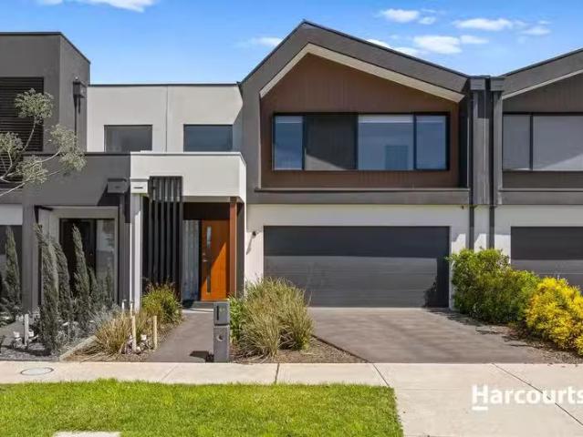 Charming 3 BR 44 Mortlake Drive, Officer South, VIC 3809 Tow.