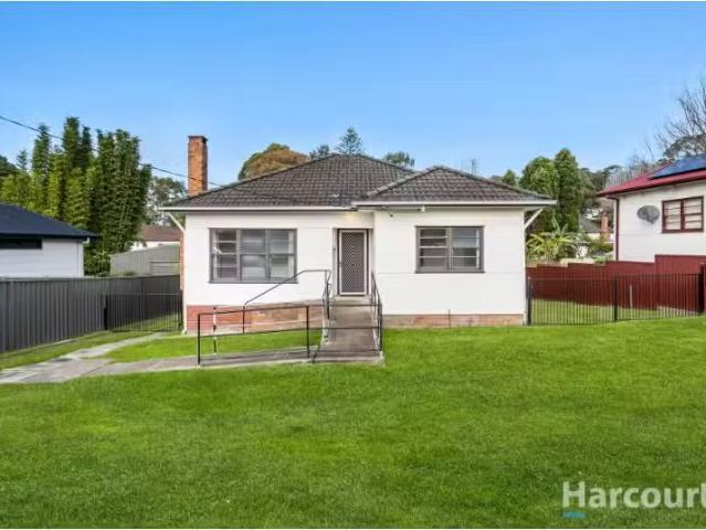 For Rent! 3 BR 44 Munro Street, Windale House for rent Listed.