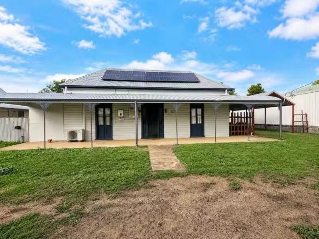 Cozy 3 BR 44 Nandewar Street, Narrabri House for rent Listed.