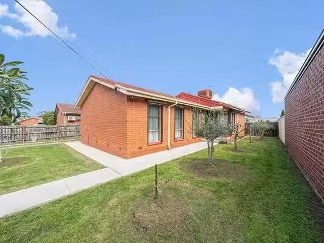 For Rent! 3 BR 45 Rautman Crescent, Sunshine West, VIC 3020
