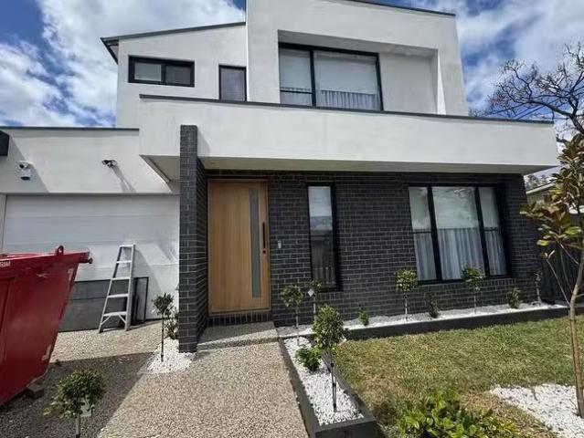 Nice 3 BR 46 Perry Street, Fairfield, VIC 3078