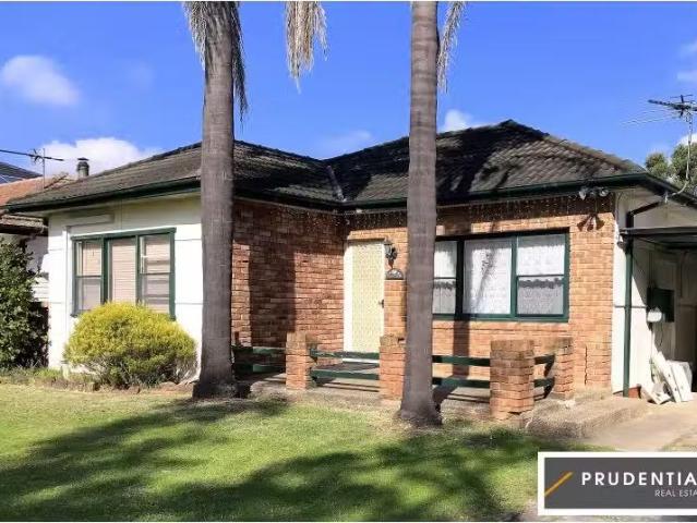 Nice 3 BR 47 Wattle Avenue, MACQUARIE FIELDS House for rent L.