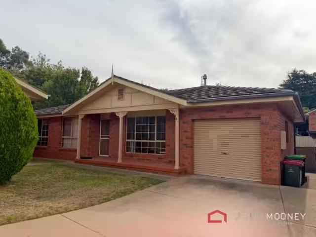 Cozy 3 BR 4/8 Kenneally Street, Kooringal Apartment for rent.