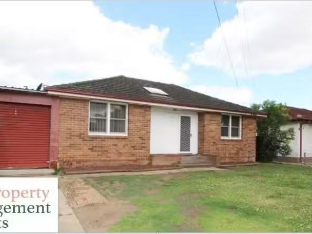 Nice 3 BR 49 Sadleir Avenue, Ashcroft House for rent Listed b.