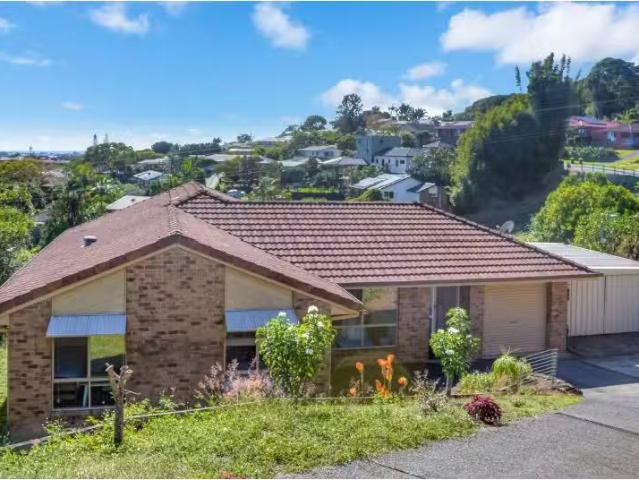 Unique 3 BR 4 Eliza Frazer Court, TERRANORA House for rent Li.