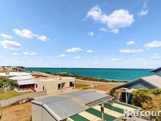 Charming 3 BR 4 Robinson Avenue, QUINNS ROCKS, WA 6030 House.