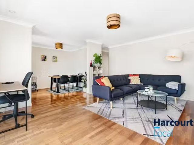 Just in! 3 BR 5/15 Haig Street, CLAYFIELD, QLD 4011 Unit for.