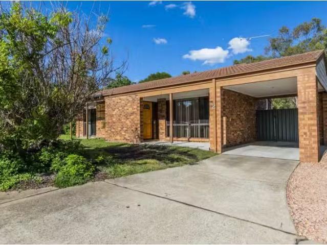 Cheap 3 BR 5/15 Wyselaskie Circuit, KAMBAH Townhouse for rent.