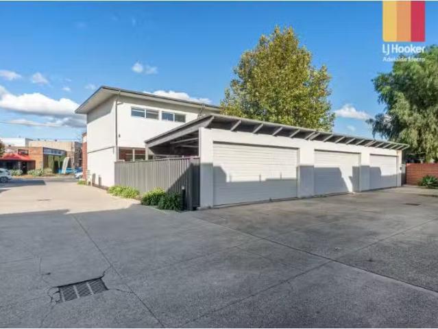 For Rent! 3 BR 51 Payneham Road, College Park Townhouse for re.