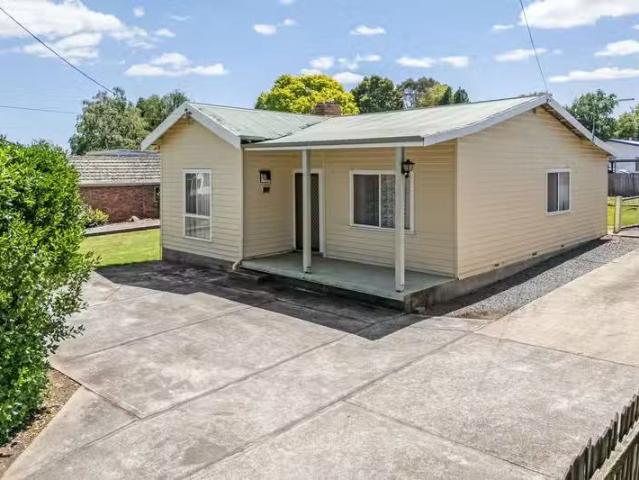 Just in! 3 BR 52 George Street, SCOTTSDALE, TAS 7260 House f.