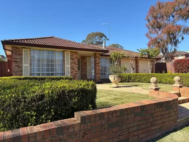 Nice 3 BR 52 Strawberry Road, Casula House for rent Listed by.