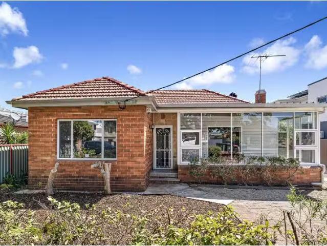 Rental! 3 BR 561 Port Hacking Road, Caringbah South House for.