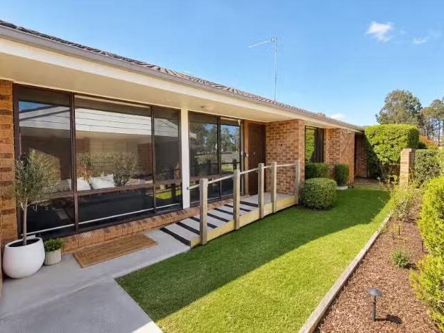 For Rent! 3 BR 5/9 Birmingham Road, South Penrith Apartment fo.
