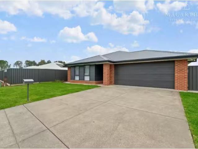 Cheap 3 BR 5 Blackwood Circuit, Forest Hill House for rent Li.