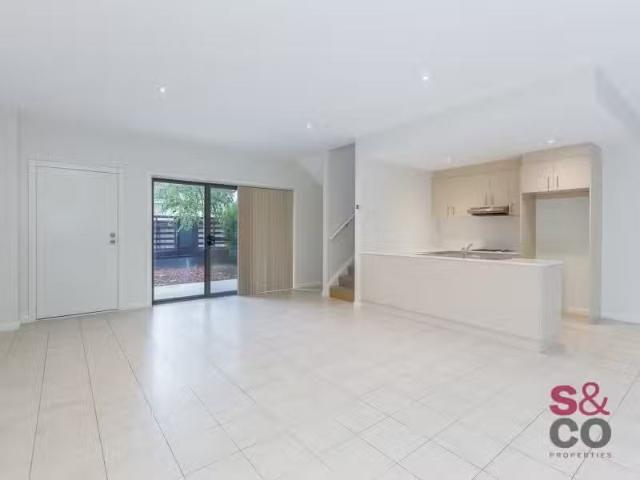 Cheap 3 BR 6/15 Braine Street, Page Townhouse for rent Listed.