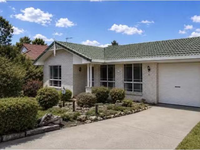 Cozy 3 BR 61 Mac Donald Drive, Armidale House for rent Listed.