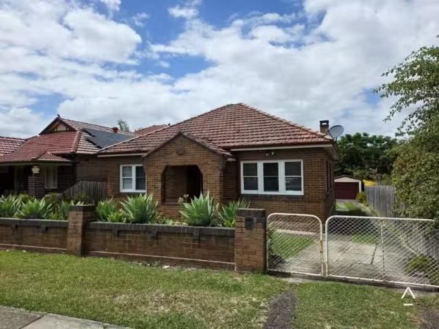 Charming 3 BR 64 Nirranda Street, CONCORD WEST House for rent.