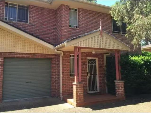 For Rent! 3 BR 6/54 The Crescent, Toongabbie Townhouse for ren.