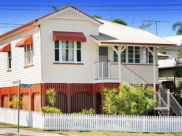 Deal! 3 BR 686 Logan Road, Greenslopes, QLD 4120
