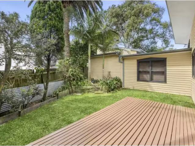 Unique 3 BR 696A Barrenjoey Road, Avalon Beach Townhouse for r.