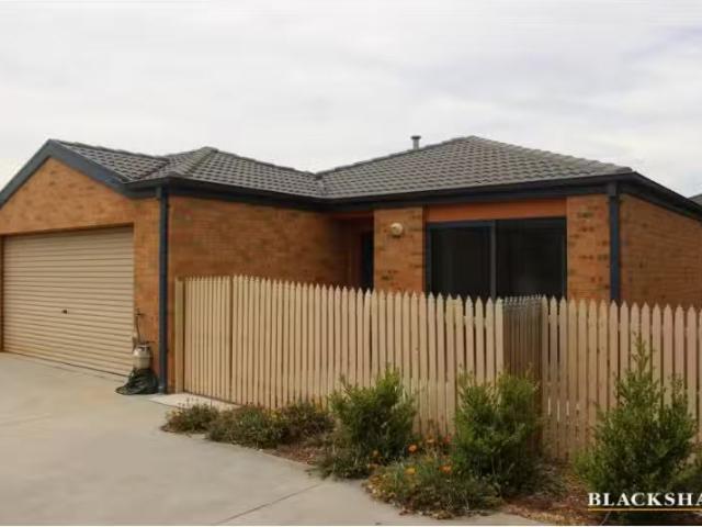 Rental! 3 BR 6/9 13 Yass Road, Queanbeyan Townhouse for rent.