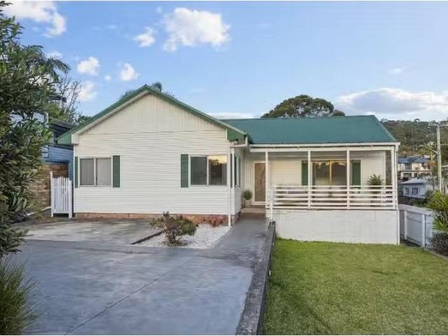 Deal! 3 BR 69 St Johns Avenue, Mangerton House for rent Liste.