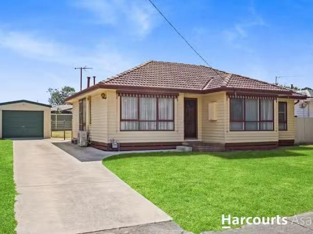 For Rent! 3 BR 6 Asling Street, Springvale South, VIC 3172 H.