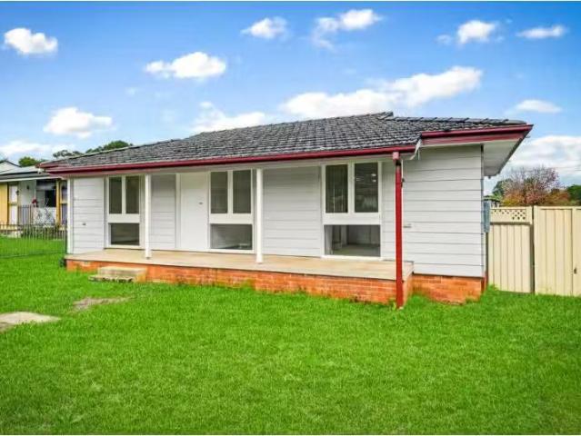 Just in! 3 BR 6 Cusack Place, BLACKETT House for rent Listed.