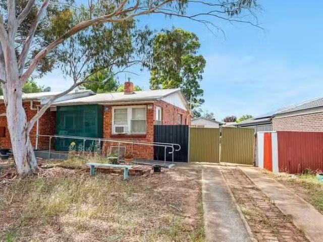 Just in! 3 BR 6 Davey Street, ELIZABETH PARK, SA 5113 House.