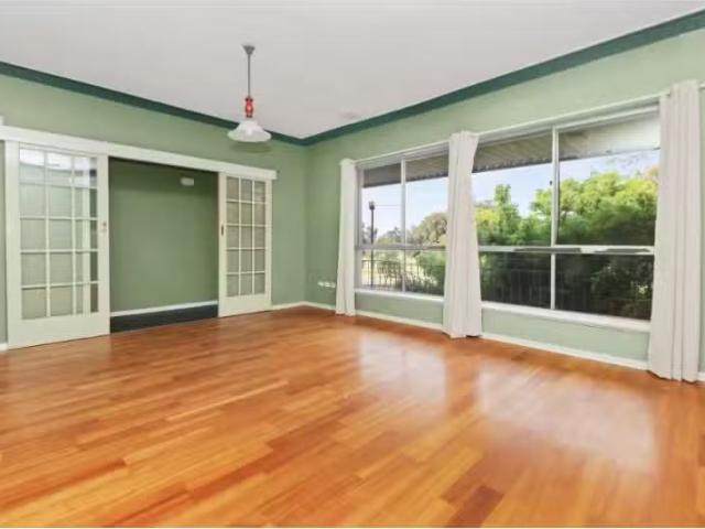 Charming 3 BR 6 Freyberg Street, Wagga Wagga House for rent L.