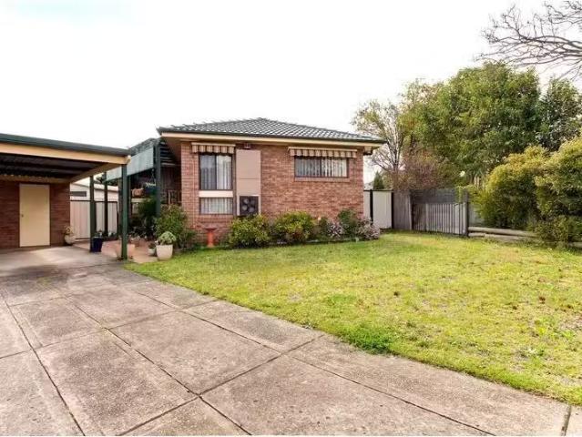 Deal! 3 BR 6 Hall place, MINTO House for rent Listed by Paige.