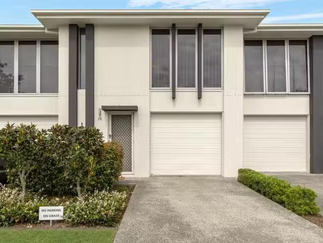 Nice 3 BR 70/188 Gainsborough Drive, Pimpama, QLD 4209