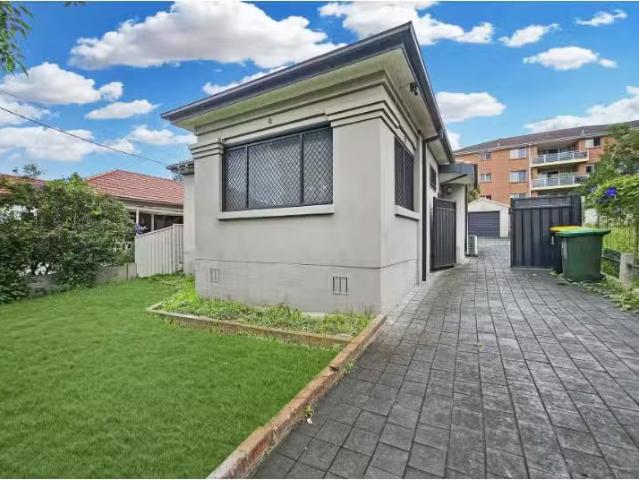 Charming 3 BR 76 Cairds Avenue, Bankstown House for rent List.