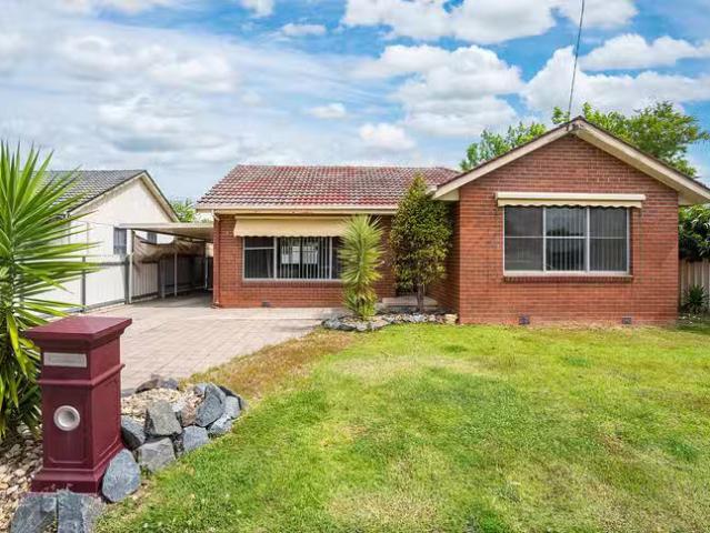 Deal! 3 BR 77 Wilson Street, Wodonga, VIC 3690