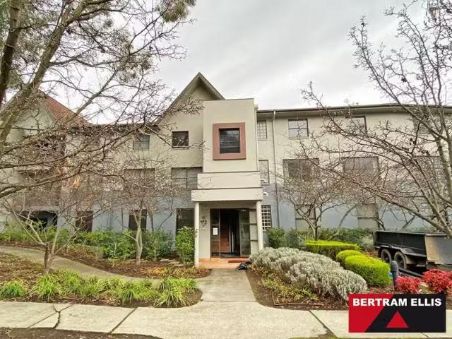 Just in! 3 BR 8/15 Eldridge Crescent, Garran Apartment for ren.