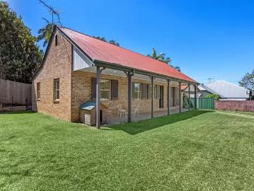 Deal! 3 BR 8 Thondley Street, Windsor, QLD 4030