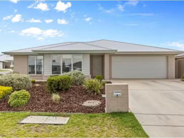 Nice 3 BR 8 Billabong Crescent, Gobbagombalin Apartment for re.