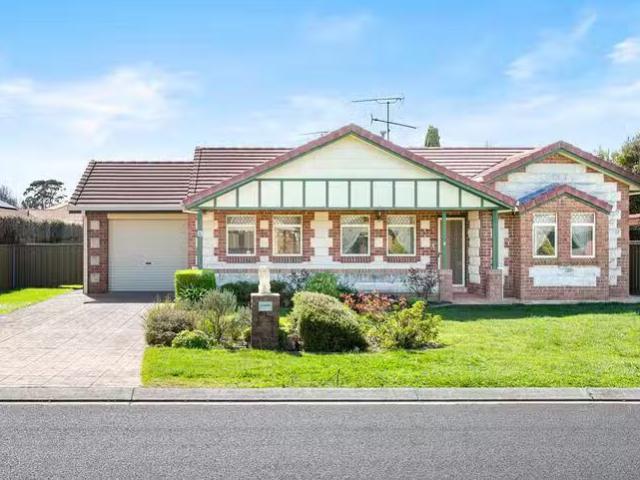 Deal! 3 BR 8 Heathfield Way, Mount Gambier, SA 5290