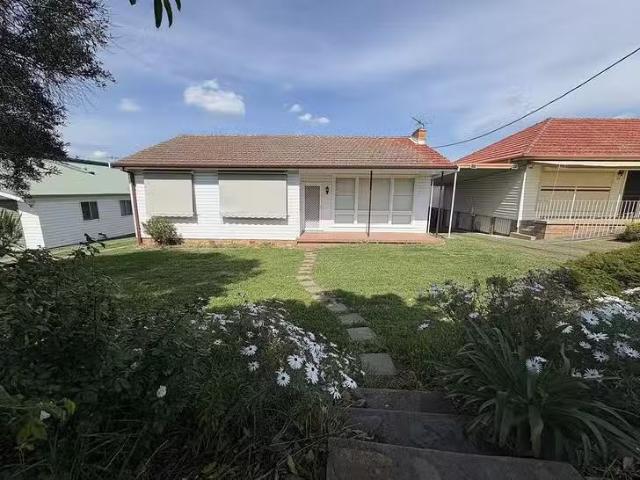 Cheap 3 BR 8 Shaw Crescent, Muswellbrook, NSW 2333