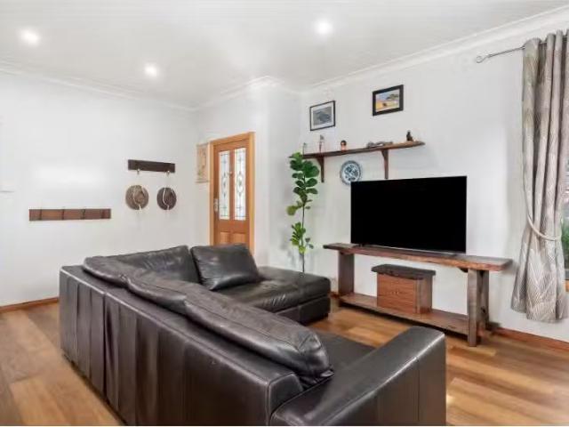 Just in! 3 BR 92 Albert Street, Unanderra House for rent List.