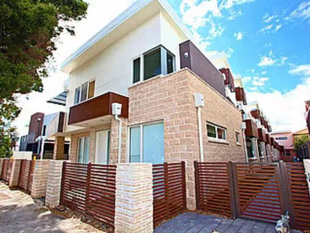 Nice 3 BR 9/2 Forsyth County Street, Brunswick West, VIC 3055