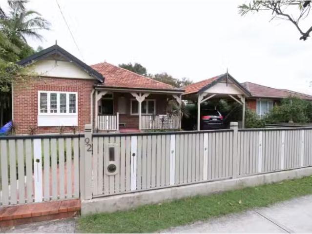 Unique 3 BR 92 Warrane Road, Willoughby House for rent Listed.