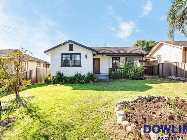 Nice 3 BR 9 Windermere Avenue, Woodberry, NSW 2322