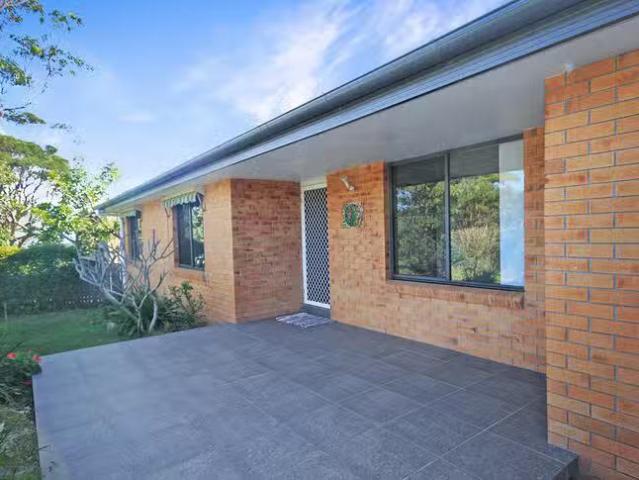 For Rent! 3 BR 9 Bergalia Crescent, Camden Head, NSW 2443