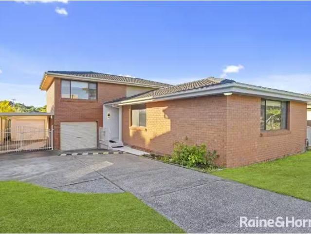 Nice 3 BR 9 Highclere Street, BATEAU BAY House for rent Liste.