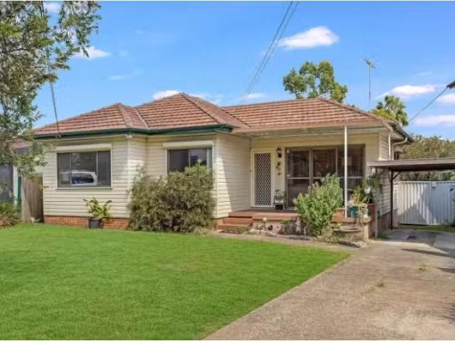 Nice 3 BR 9 Illawong Crescent, Greenacre House for rent Liste.