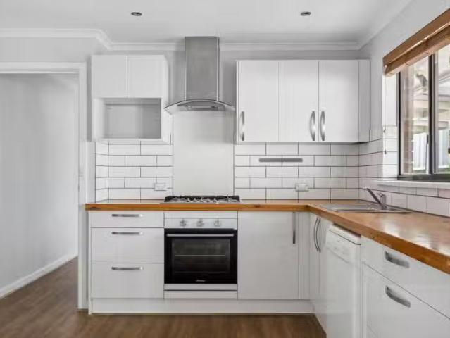 Cozy 3 BR 9 Narida Street, HALLETT COVE, SA 5158 House for R.